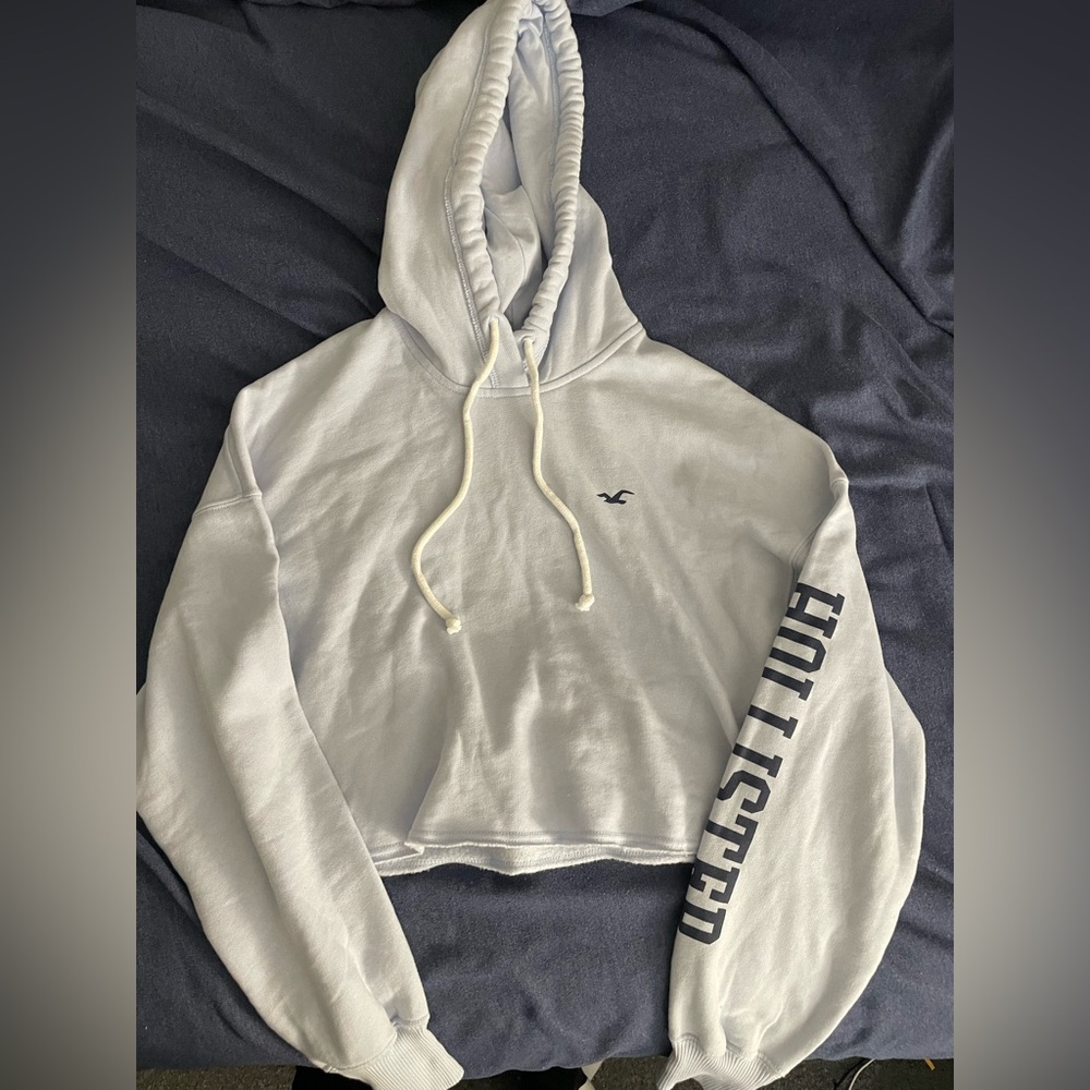Like New Hollister cropped hoodie
